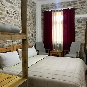 Eri Appart hôtel Gjirokastër