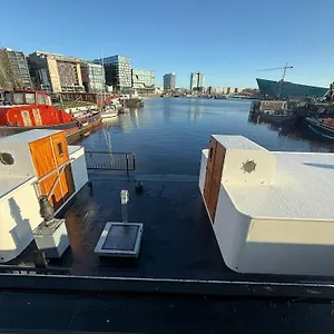 https://unique-houseboat-amsterdam.amsterdamhotelsnl.com